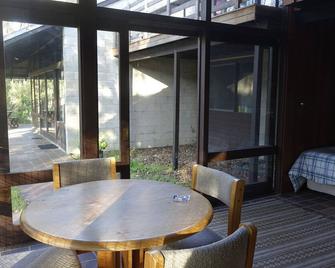 Broulee Headland - unique house and location - Mossy Point - Restaurante