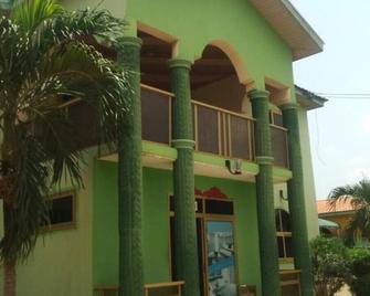 Refurnished Hotel suite - Tema