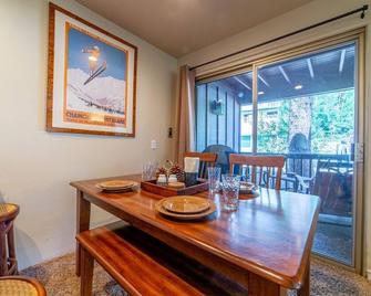 Pet-Friendly Condo Steps to Gondola & Shops 421 - Mammoth Lakes - Sala pranzo