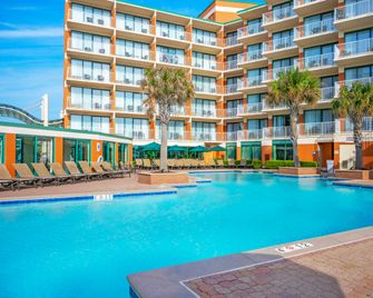 Holiday Inn & Suites Virginia Beach - North Beach By IHG - Virginia Beach - Piscina