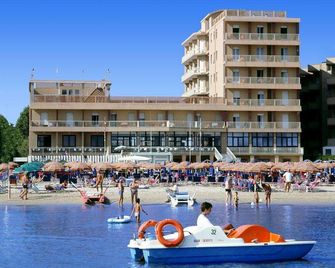 Hotel Astoria - Pesaro - Pool
