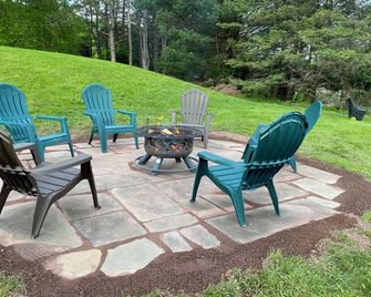 Cozy updated house with gorgeous view near Eagles Mere Lake - Eagles Mere - Patio