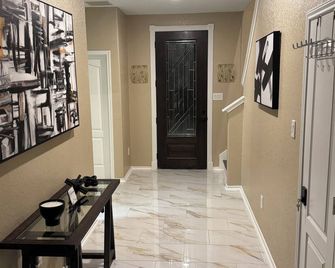 Gorgeous 5-bedroom house with AC in San Antonio - San Antonio - Hall