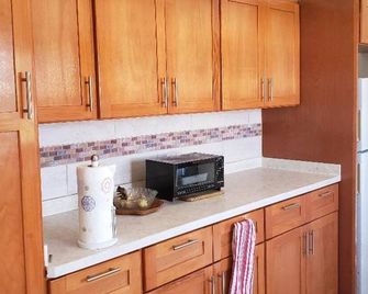 The Wallace Family Cottage in Charming Charlestown - Charlestown - Kuchnia