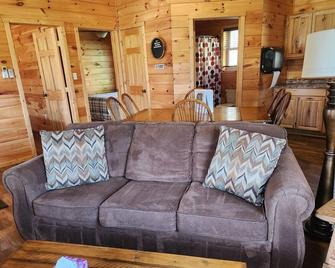 Great Valley Cabin 2 - Spacious Family Getaway with Pine Creek Access - Wellsboro - Living room