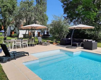 Beautiful authentic holiday home with pool - Chantenay-Saint-Imbert - Zwembad