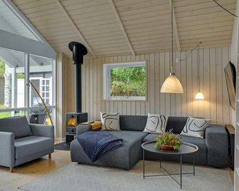 Stunning home in Kalundborg with WiFi - Kalundborg - Huiskamer