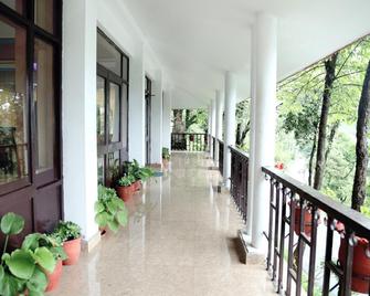 Surbee Resorts - מוסורי - מרפסת