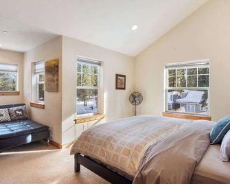 Sunny Woods Acres Near Golf & Adventure Park - Tahoe Vista - Habitación