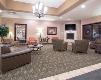 Holiday Inn Express & Suites Pueblo North - Pueblo - Lounge