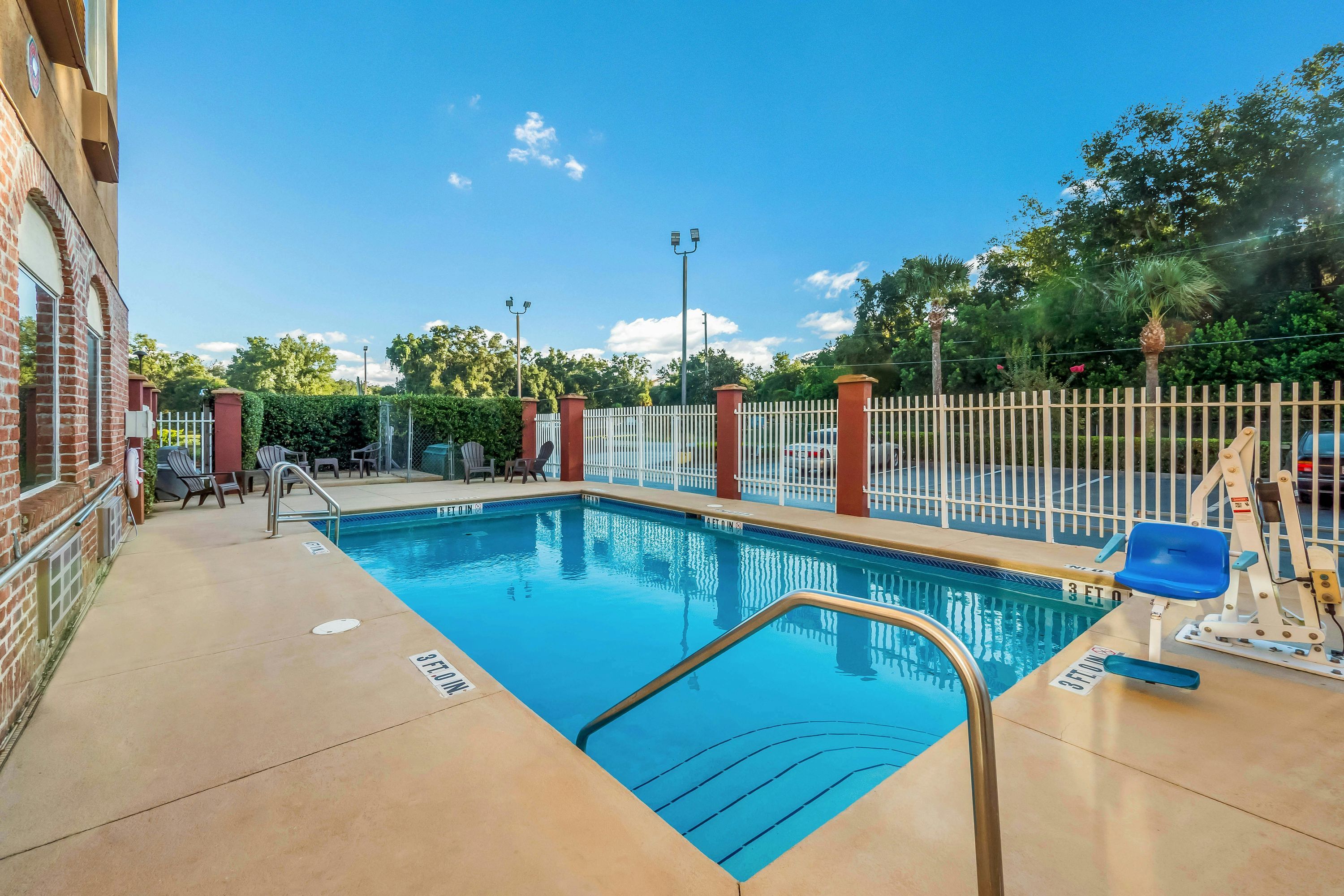 Red Roof Inn Ocala thumbnail 3