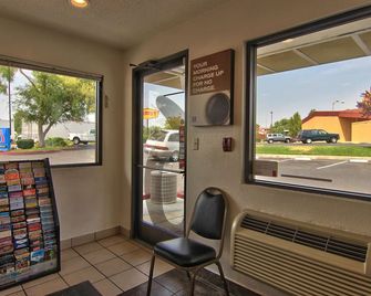 Motel 6 Sacramento North - Sacramento - Balcony