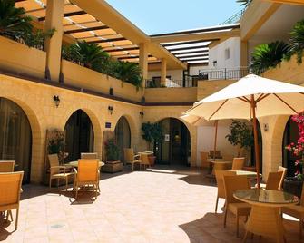 Hotel Dolcestate - Campofelice di Roccella - Patio