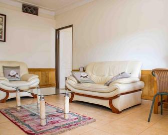 291 Suites Hotel - Lira - Living room