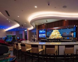 Jake's 58 Hotel & Casino - Islandia - Bar