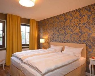 Hotel am Kirchplatz - Ochsenbach - Bedroom