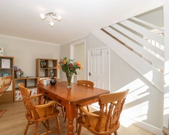 The Cottage - Salisbury - Dining room