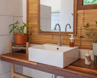 Bamboo Nest At Sanggadee Space - Chiang Mai - Bagno