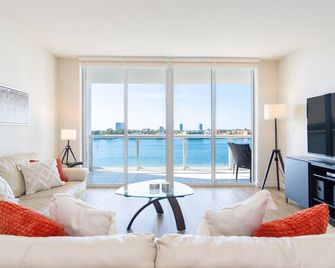 Golden Bay 602 - Санні-Айлс-Біч - Вітальня