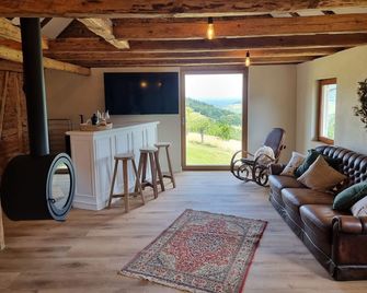 Haus am Berg mit Wellnessbereich, Bar und Panorama - Buhlertal - Вітальня