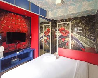 Good Deal Studio Apartment at Student Castle Yogyakarta By Travelio - Depok - Schlafzimmer