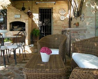 Villarondanella - Fermo - Innenhof