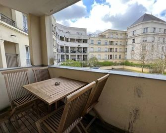 123home - Outlet - Serris - Balcony