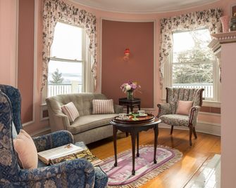 Idlwilde Inn - Watkins Glen