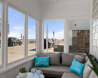 Newly Updated! - Oceanview Sea Gem Cottage- Bikes/ Boards,10 sec walk to beach - Newport Beach - Balcony