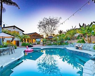 Resort style back yard heated pool and spa - Encinitas - Piscina