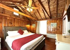 Cottage 10 - 1 Bedroom w\/ Loft \/ 1 Bath - Wolfeboro - Schlafzimmer