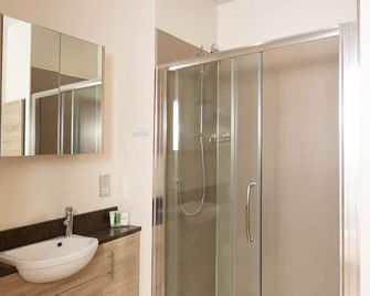 The Queens Head Hotel, Self Check-In - Berwick-Upon-Tweed - Bathroom