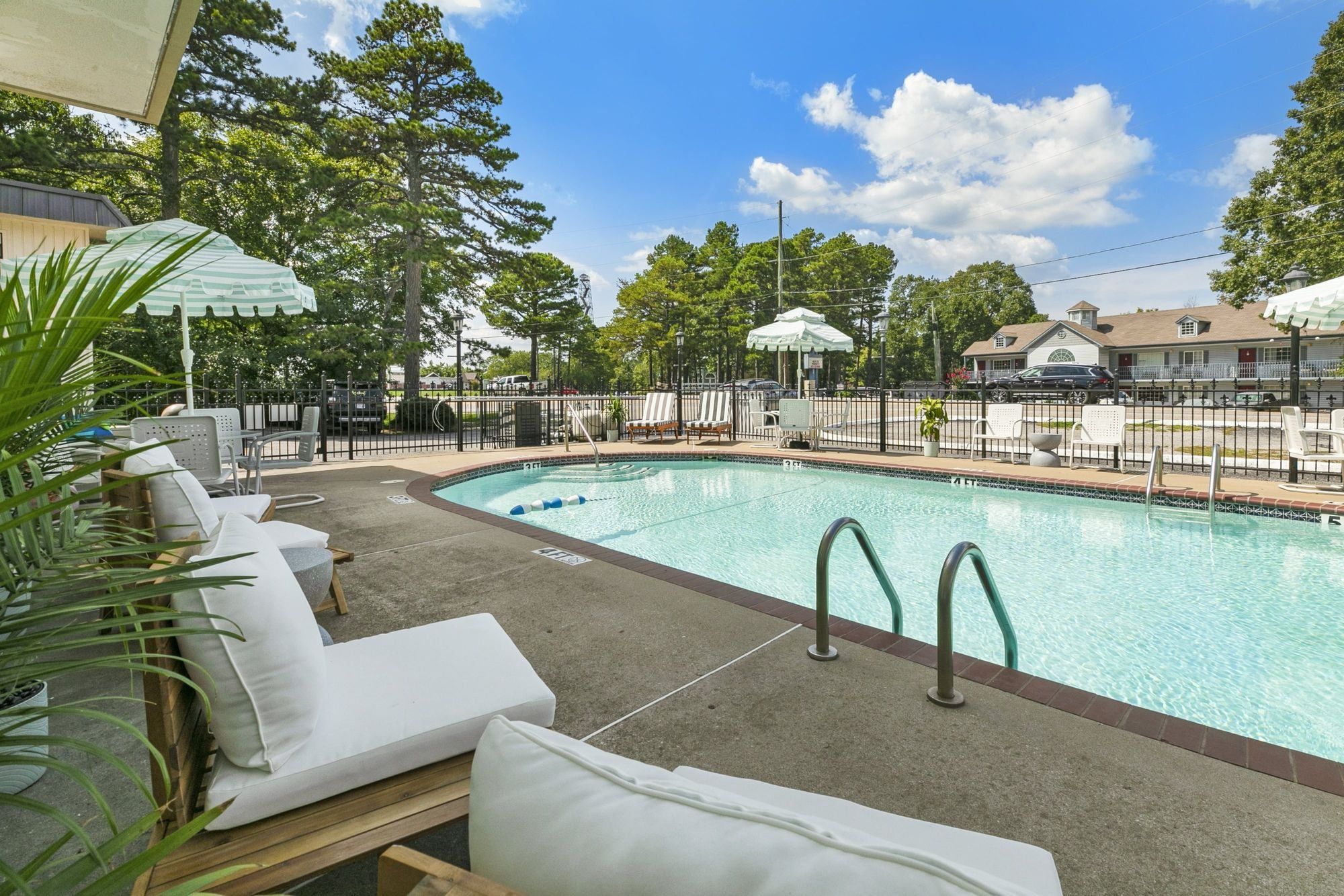 كاندلويك إن - إيوريكا سبرينغس - حوض السباحة