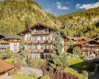 Hotel Oberschmied - Reit im Winkl - Building