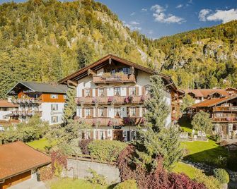 Hotel Oberschmied - Reit im Winkl - Building