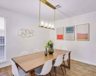 The Best Of Dfw - Pool Hot Tub Cinema Room - Haltom City - Dining room