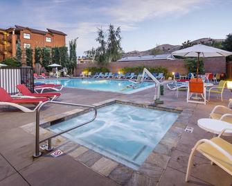 Yes North West Paradise - Chelan - Pool