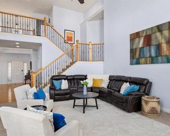 Spacious 4-bedroom house in awesome Pickerington with fitness room, WiFi - Pickerington - Huiskamer