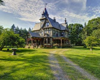 Elegant Historic Hudson Valley Gilded Age Mansion On 4+ Parklike Acres - Pine Plains - Edificio