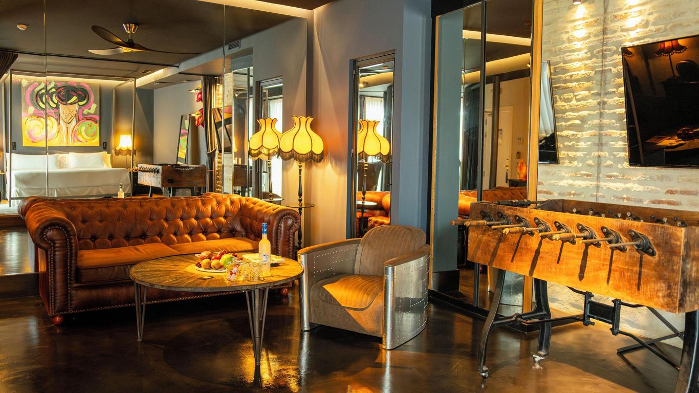 Hotel Lobby