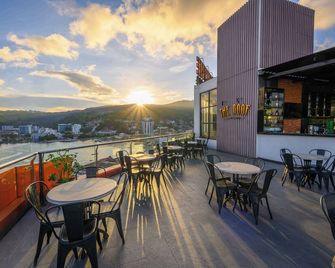 Front One Hotel Jayapura - Jayapura - Balkon