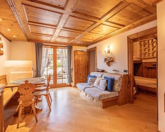 Casa Lacedel 2, on ski slopes - Cortina d'Ampezzo - Olohuone