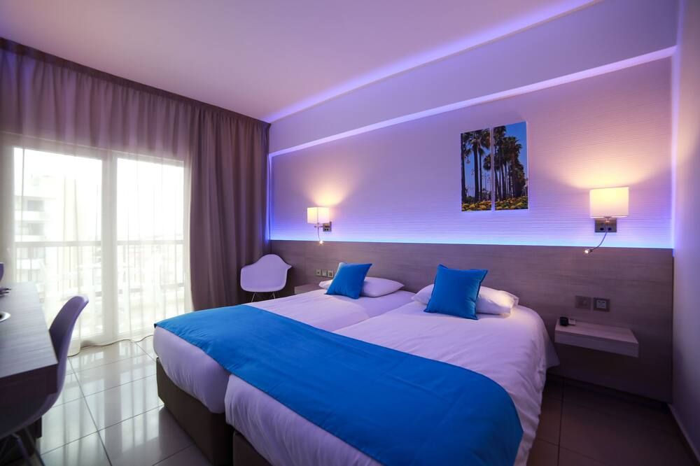 Les Palmiers Beach Hotel - Larnaca