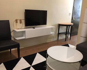 317 8th 1R Amazing NYC family apartment 20 mins from Times Square - Union City - Wohnzimmer