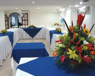 ホテル トゥンブラグア イン - ネイバ - リビングルーム