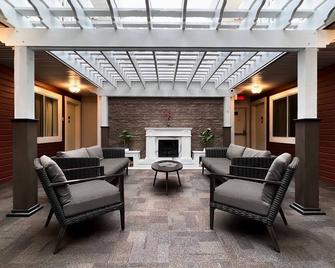 ذا داون تاون، إيه كوست هوتل - دوسن - شرفة مرصوفة