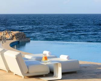 Renaissance Wind Creek Curacao Resort - Willemstad - Pool