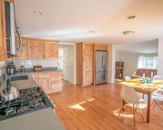 The Louie II: Accord Farmhouse near Arrowood w/ Hot Tub & Large Yard - Accord - Kitchen
