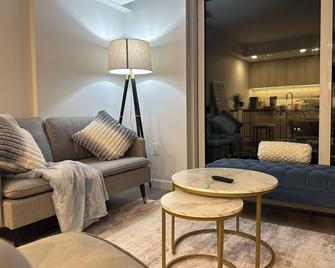 Downtown Center Silverstone Tower I and II Long-Term Booking Only Your second home in Vancouver - Vancouver - Living room