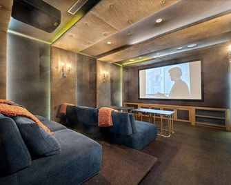 Luxurious Gated & Private Estate in Brentwood w/ 6 Bedroom, Pool, Movie Theater - Los Ángeles - Lounge